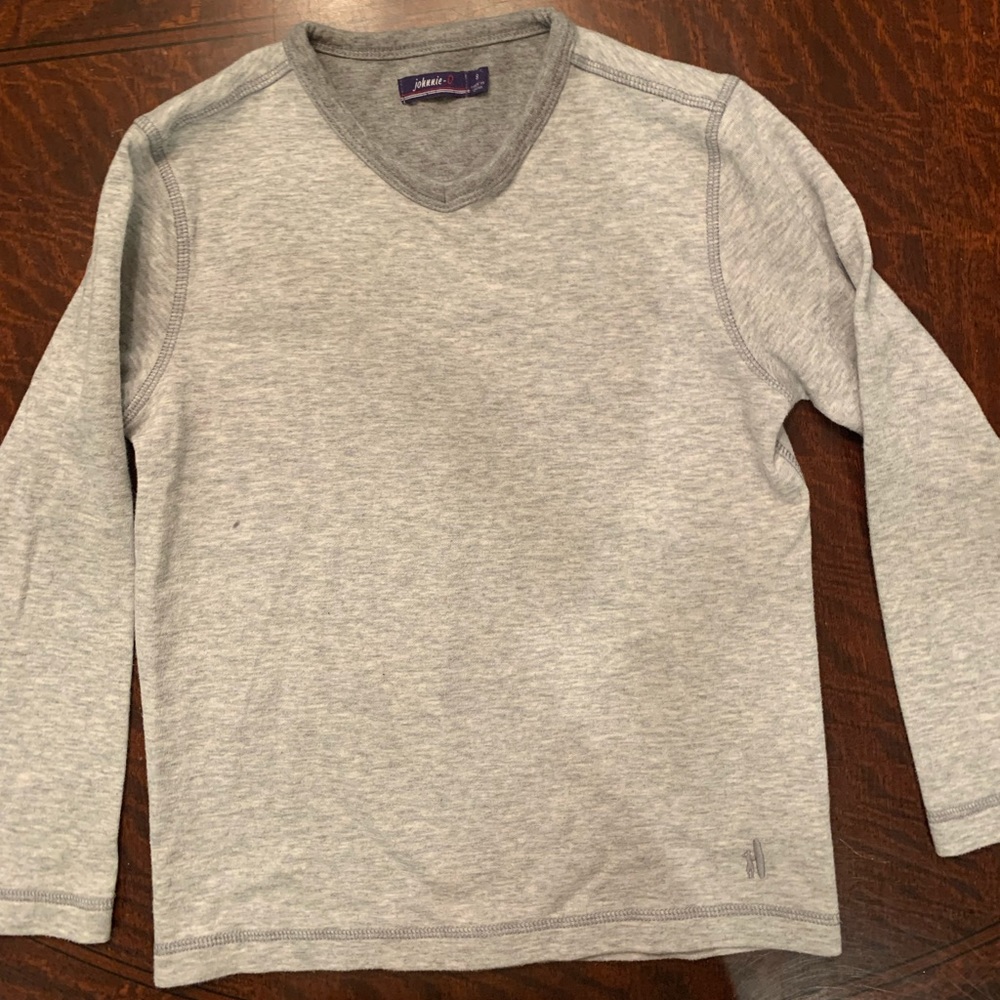 V-neck pull over